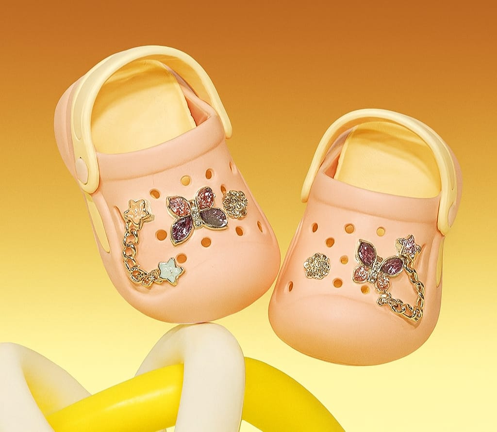 Girls Stylish Butterfly Charm Clogs – Light Pink with Chain & Star Decorations (KC-SIL BUTTERFLY)